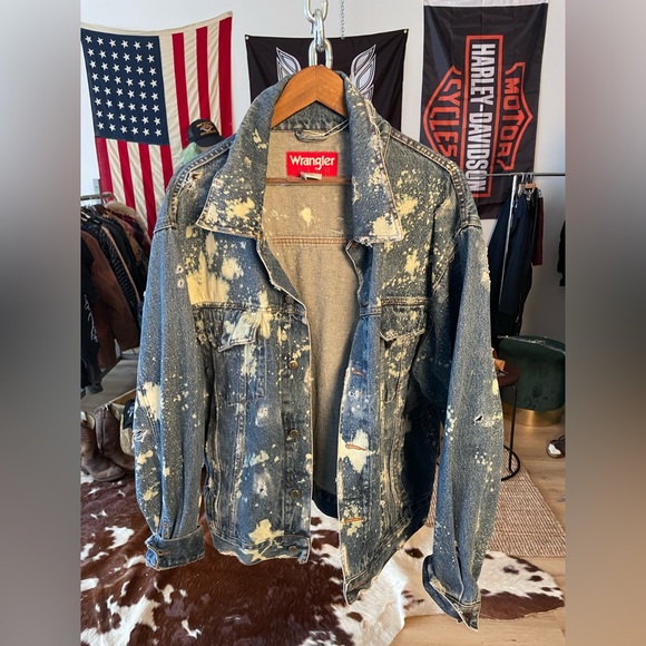 Motley Crüe on vintage Wrangler by TRASHxHAUS - Picture 9 of 9